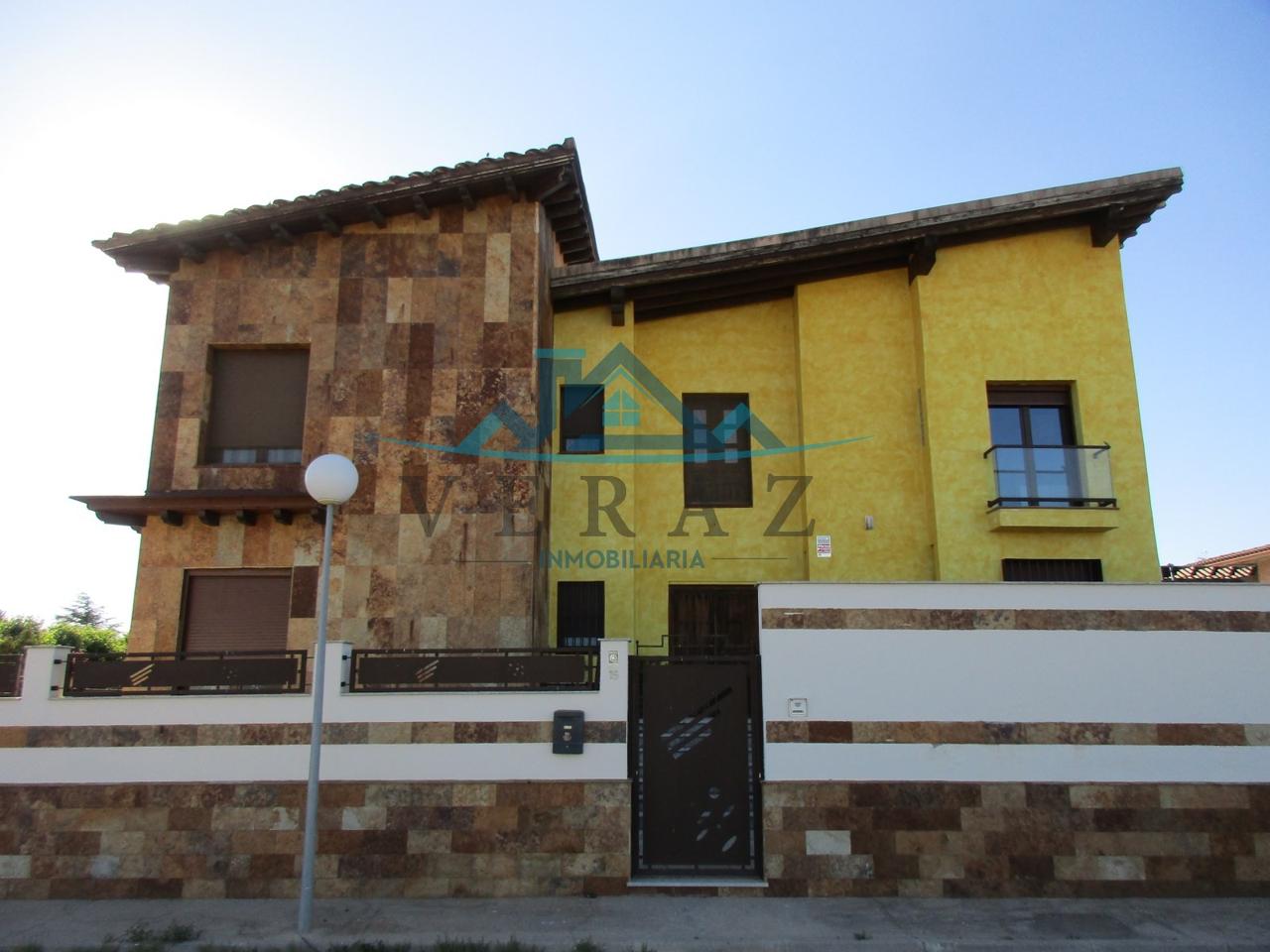 Casa / Chalet en venta en Alberche del Caudillo de 350 m2