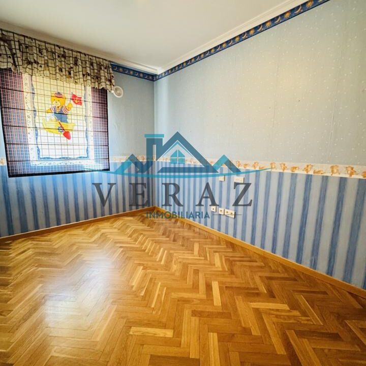 4121779-b13300ee